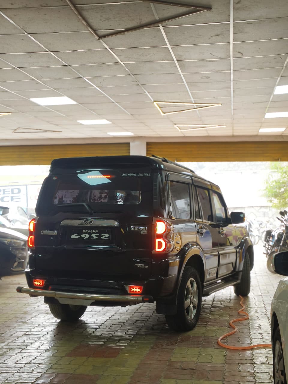 Car Image 9