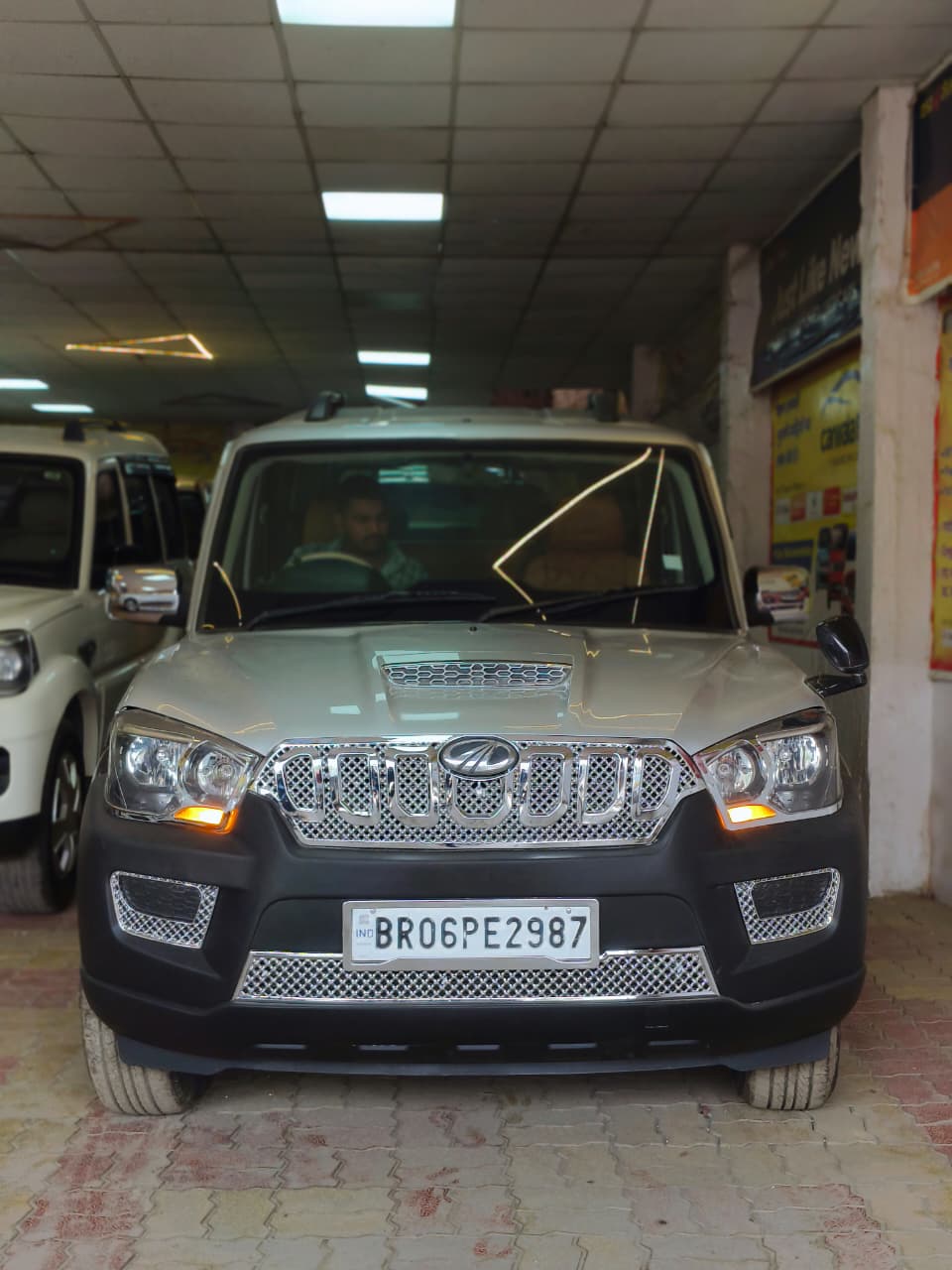 Car Image 9