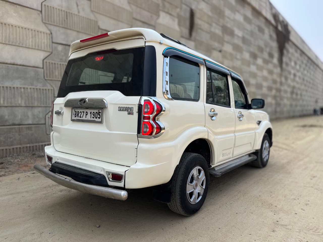 Car Image 10