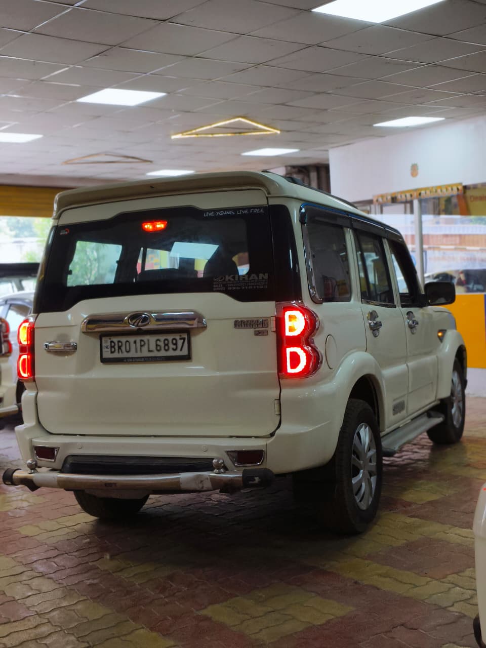 Car Image 7