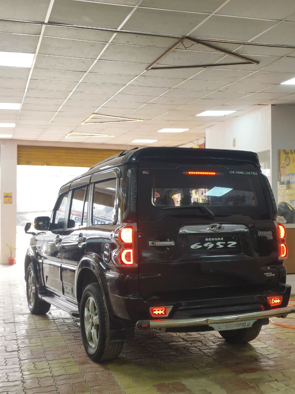 Car Image 7