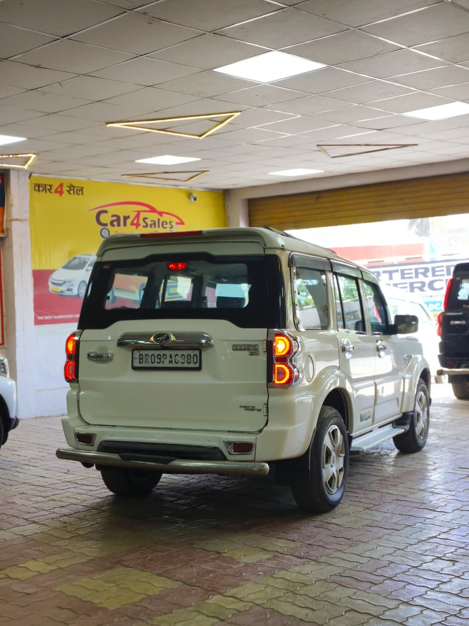 Car Image 9